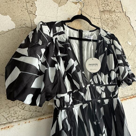 NWT Mini Dress Puff Sleeve Black White Abstract Print Party Dress Womens L - Picture 3 of 10